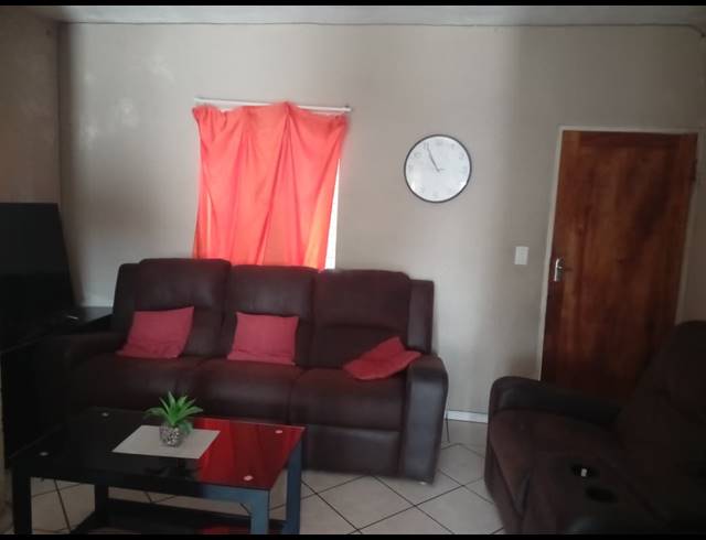 3 BEDROOM APARTMENT FOR SALE IN RUSTENBURG CENTRAL